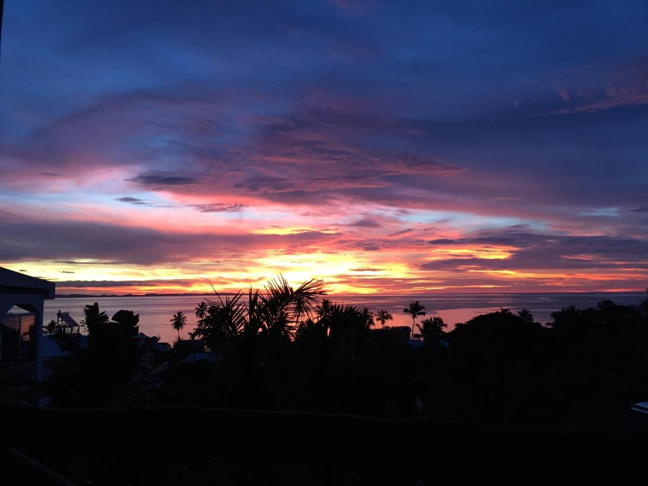 Coucher De Soleil Ambatoloaka  Kültér fotó